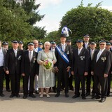 von links: Adjutant Olaf Walter, Josef Menne (40), Jens Nutt (25), Adalbert Burgard (60), Heinz-Georg Rinteln (25), Jubelkönig 40 Jahre Hubertus Ludwig, Andreas Walter (25), Martin van den Boom (40), Jubelkönigin 40 Jahre Gaby Ludwig, Johannes Klenke (60), König David Mörs, 1. Vorsitzender Michael Walter (25), Josef Rose (60), Schriftführer Rafael Weber (25), Wilhelm Klenke (50), Ehrenfahnenoffizier Stefan Warnke (60), Fritz Klenke (60), Fritz Derenthal (60), Oberst Frank Bosin (25)